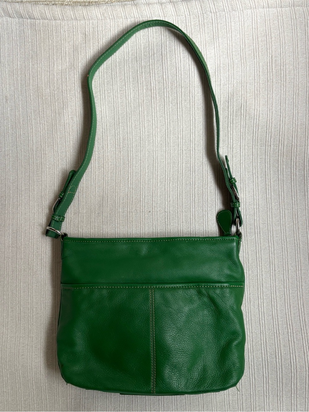 The Sak Bright Green Leather Crossbody Bag - Picture 6 of 12